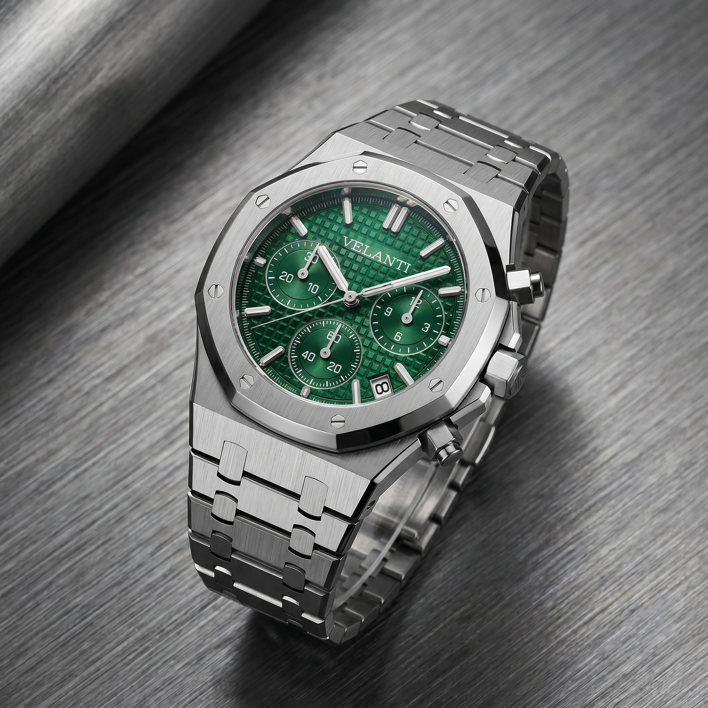 Royal Oak-style custom chronograph watch, Velanti Milano Royal Veloak Chrono Green, bracelet detail photo