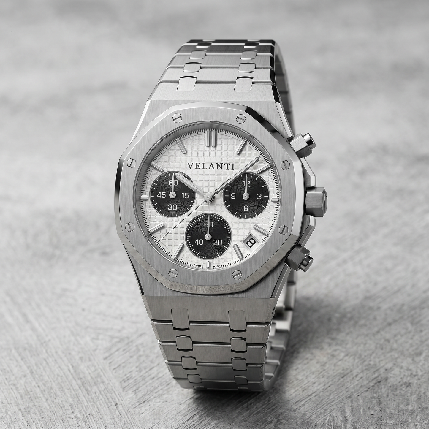 Royal Oak-style custom chronograph watch, Velanti Milano Royal Veloak Chrono Panda, bracelet detail photo