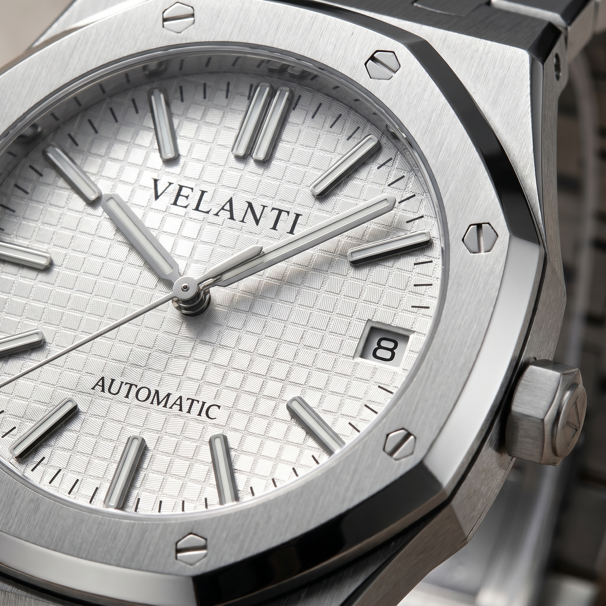 Royal Oak-style automatic watch, Velanti Milano Royal Veloak White, watch detail photo