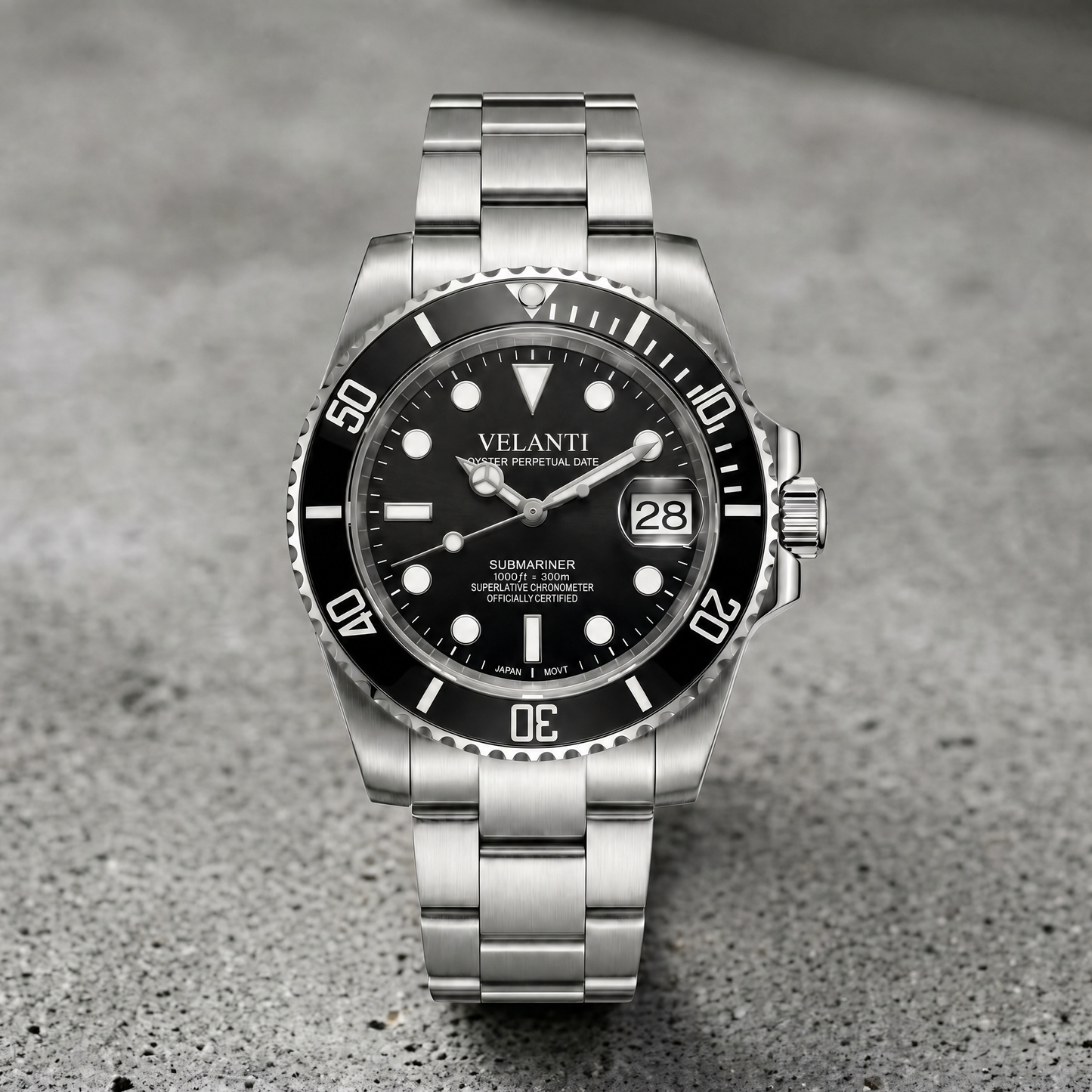 Submariner-style custom automatic watch, Velanti Milano Velmariner Black, bracelet detail photo